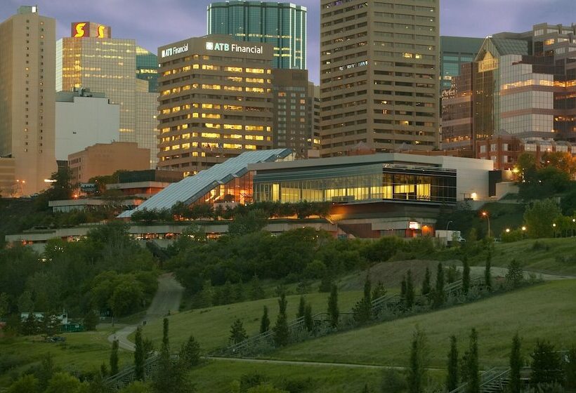 Fairmont Hotel Macdonald