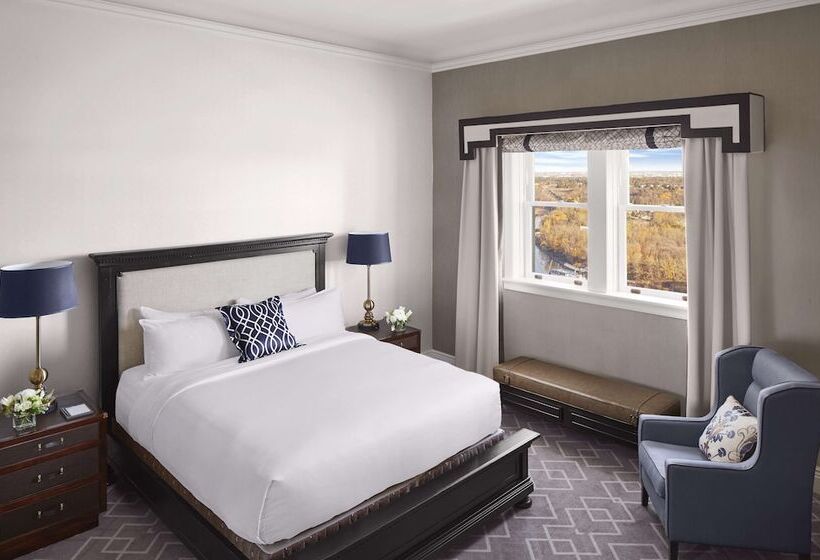 Fairmont Hotel Macdonald