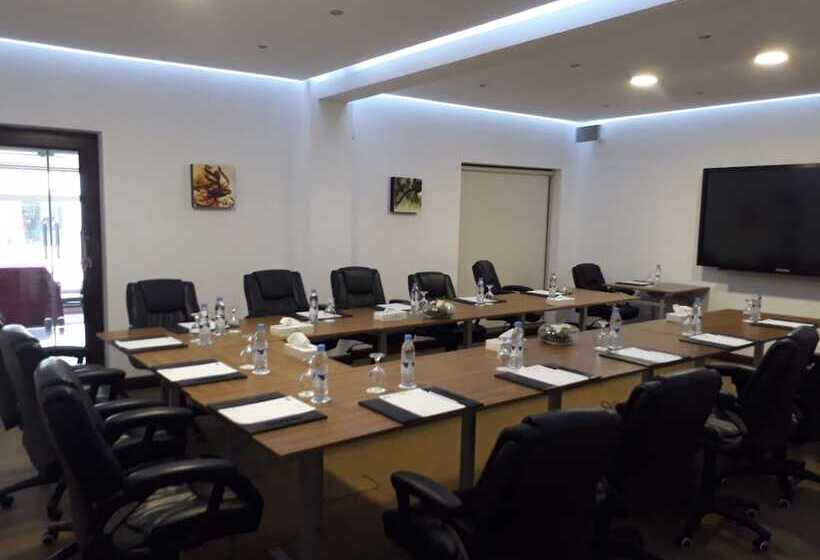 هتل Golden Tulip Bahrain