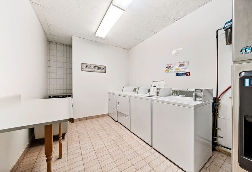 فندق Guest House Inn & Suites