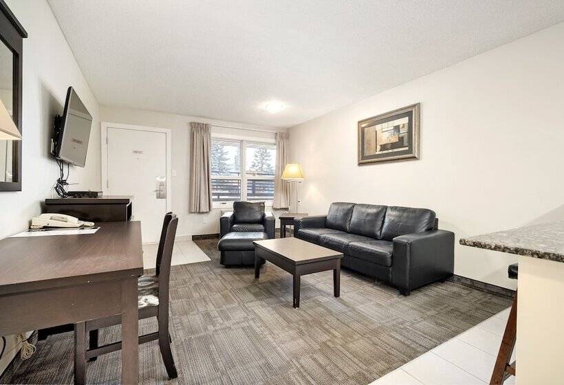 فندق Guest House Inn & Suites