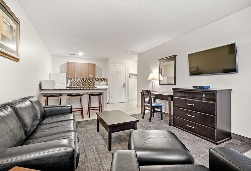 فندق Guest House Inn & Suites