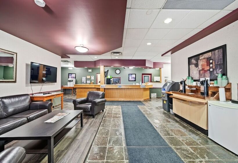 فندق Guest House Inn & Suites