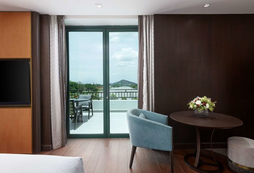 هتل Hilton Mandalay