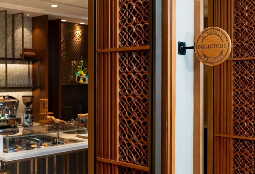 هتل Hilton Mandalay