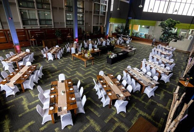 Holiday Inn Burlington Hotel & Conference Centre, An Ihg