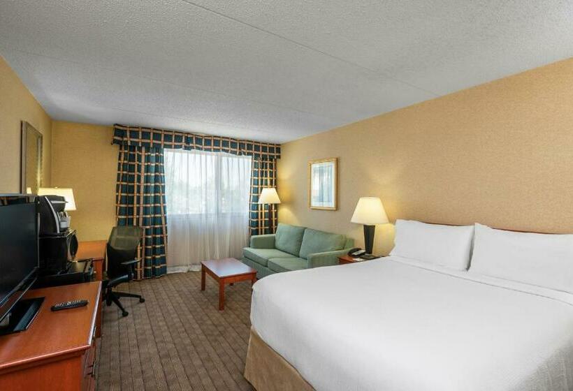 Отель Amenida Residences, Calgary