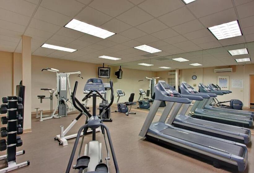 Отель Amenida Residences, Calgary