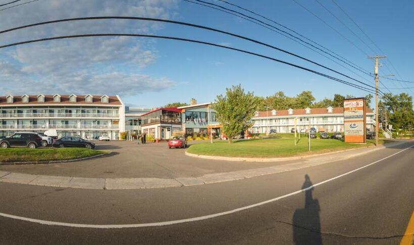 Отель Riôtel Carleton Sur Mer