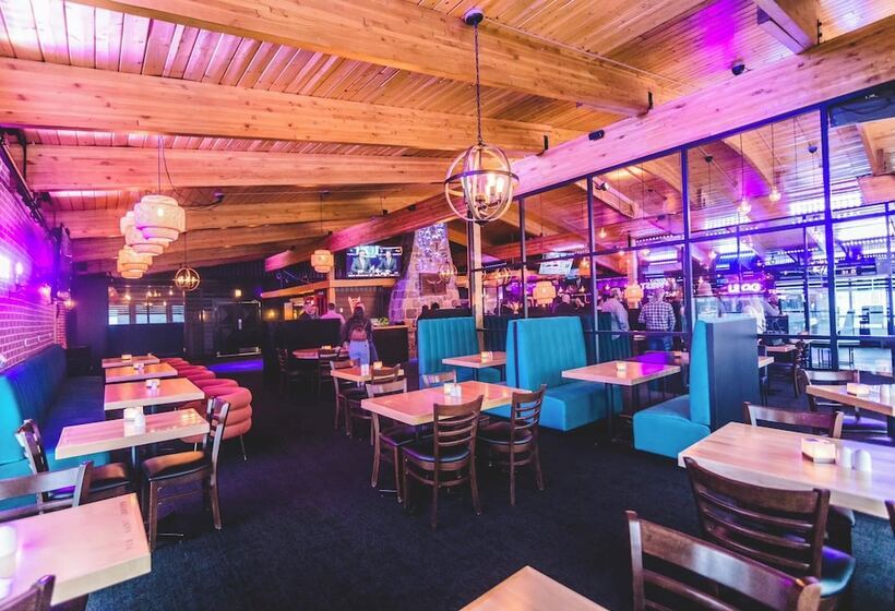 Отель Riôtel Carleton Sur Mer