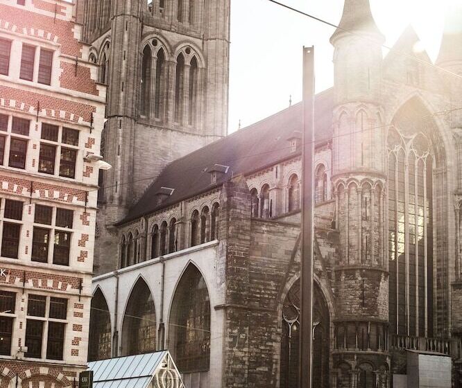 Отель Ibis Gent Centrum Opera