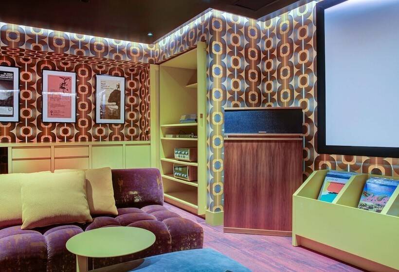 בית מלון כפרי Moxy Banff