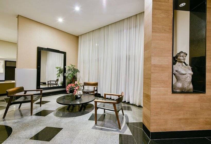 בית מלון כפרי Plaza Inn Augustus