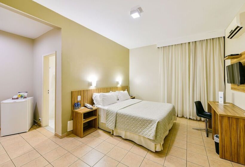 בית מלון כפרי Plaza Inn Augustus