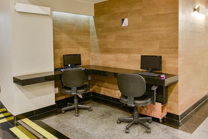 בית מלון כפרי Plaza Inn Augustus