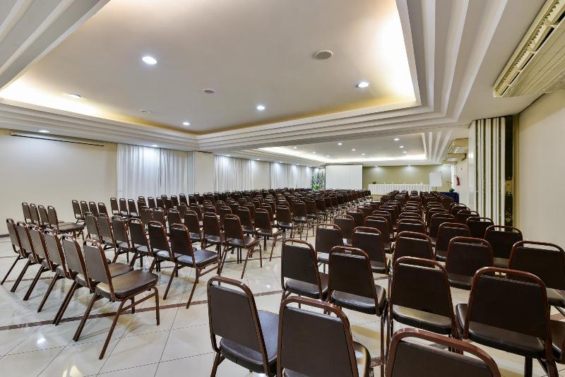 בית מלון כפרי Plaza Inn Augustus