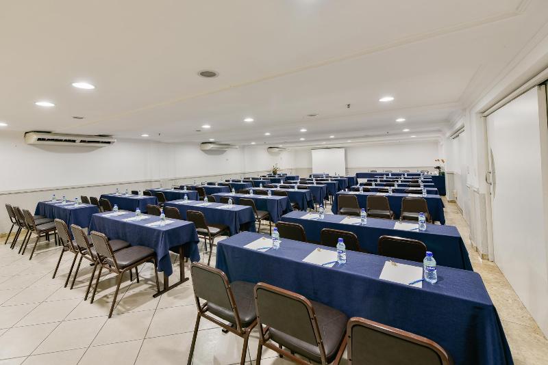 בית מלון כפרי Plaza Inn Augustus