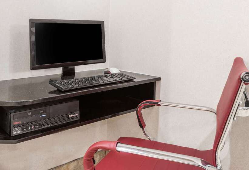 בית מלון כפרי Ramada By Wyndham Edmonton South