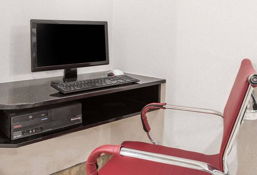 בית מלון כפרי Ramada By Wyndham Edmonton South