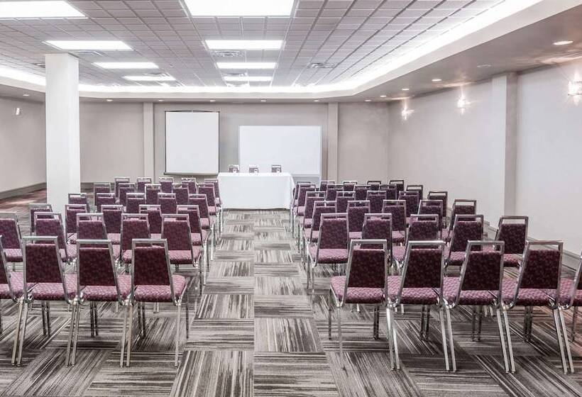 فندق Ramada By Wyndham Edmonton South