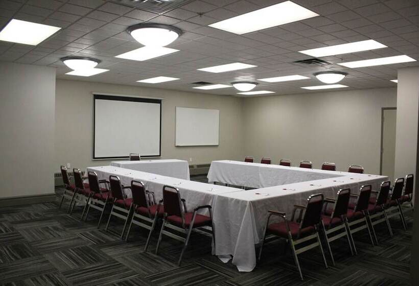 בית מלון כפרי Ramada By Wyndham Edmonton South