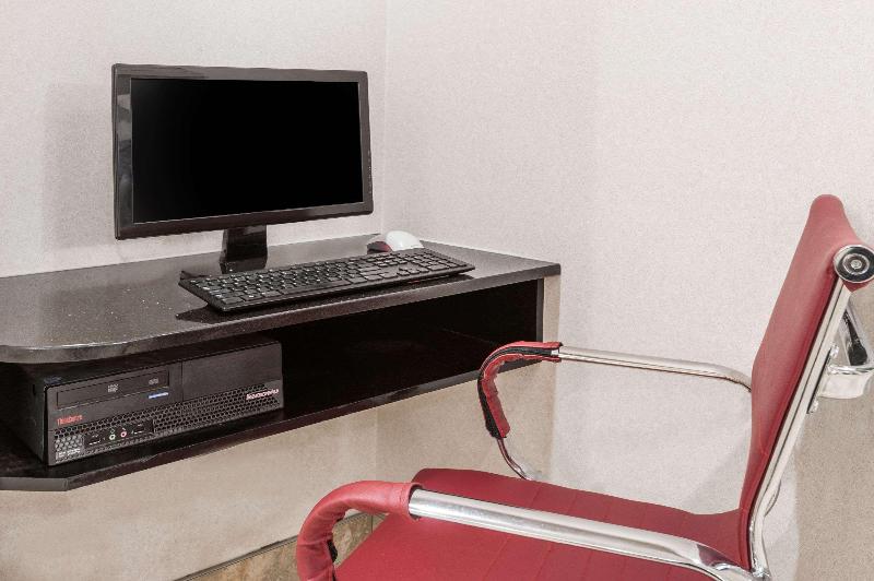 فندق Ramada By Wyndham Edmonton South