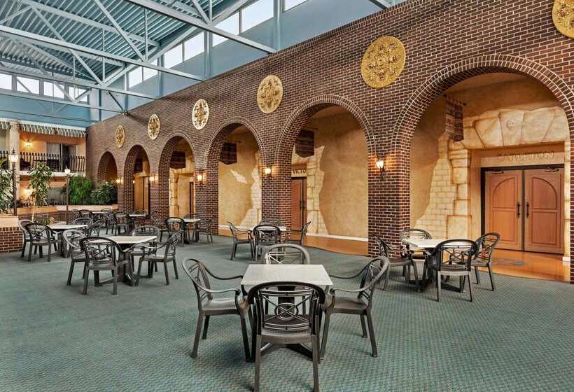 فندق Ramada By Wyndham Fredericton