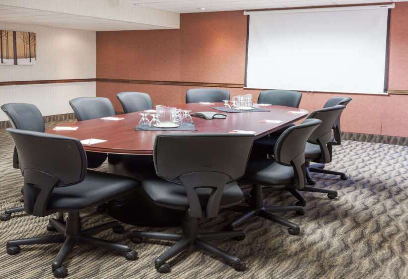 فندق Ramada By Wyndham Fredericton