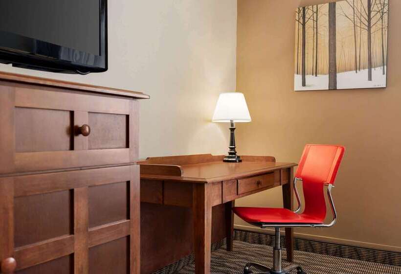 فندق Ramada By Wyndham Fredericton