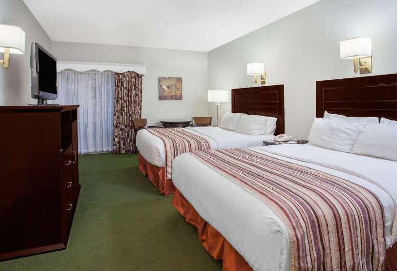 فندق Ramada By Wyndham Fredericton