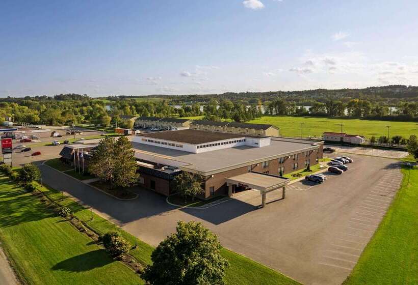 فندق Ramada By Wyndham Fredericton