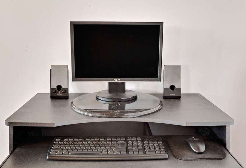 فندق Ramada By Wyndham Gananoque Provincial Inn