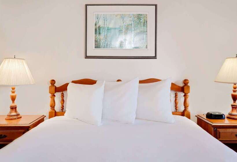 فندق Ramada By Wyndham Gananoque Provincial Inn