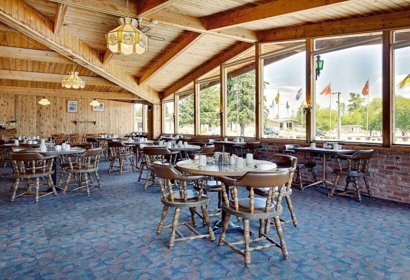 فندق Ramada By Wyndham Gananoque Provincial Inn