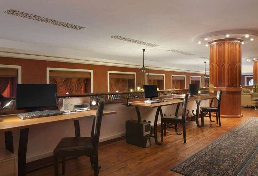 호텔 Ramada By Wyndham Plovdiv Trimontium