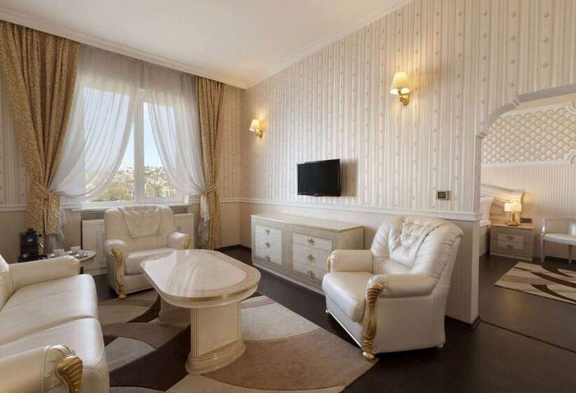 호텔 Ramada By Wyndham Plovdiv Trimontium