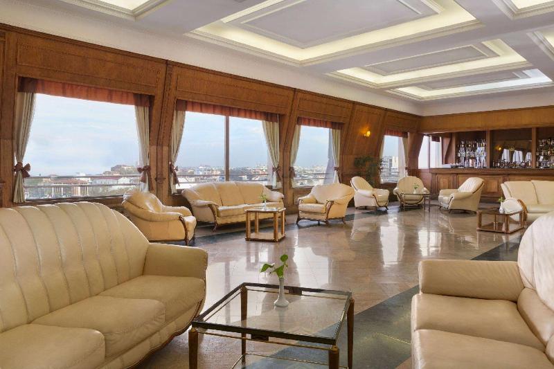 호텔 Ramada By Wyndham Plovdiv Trimontium