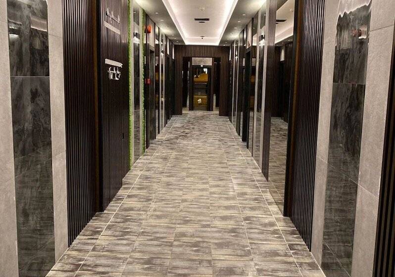 فندق Ramada By Wyndham Sofia City Center