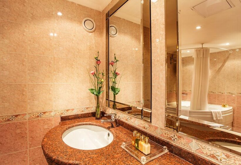 فندق Ramada By Wyndham Sofia City Center