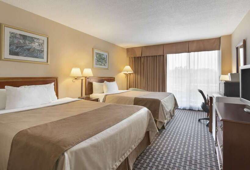 فندق Ramada By Wyndham Belleville Harbourview Conference Center
