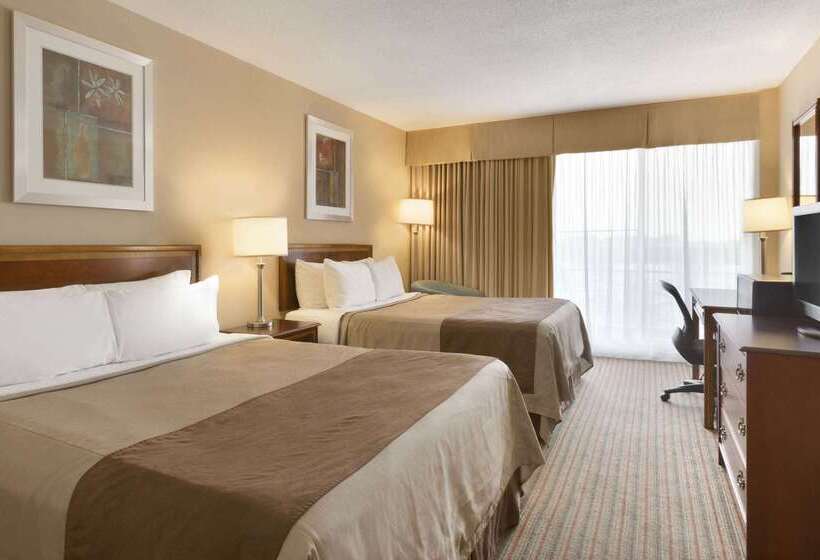 فندق Ramada By Wyndham Belleville Harbourview Conference Center