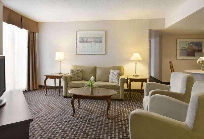 فندق Ramada By Wyndham Belleville Harbourview Conference Center