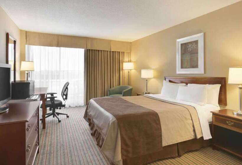 فندق Ramada By Wyndham Belleville Harbourview Conference Center