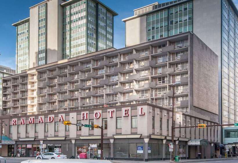בית מלון כפרי Ramada Plaza By Wyndham Calgary Downtown