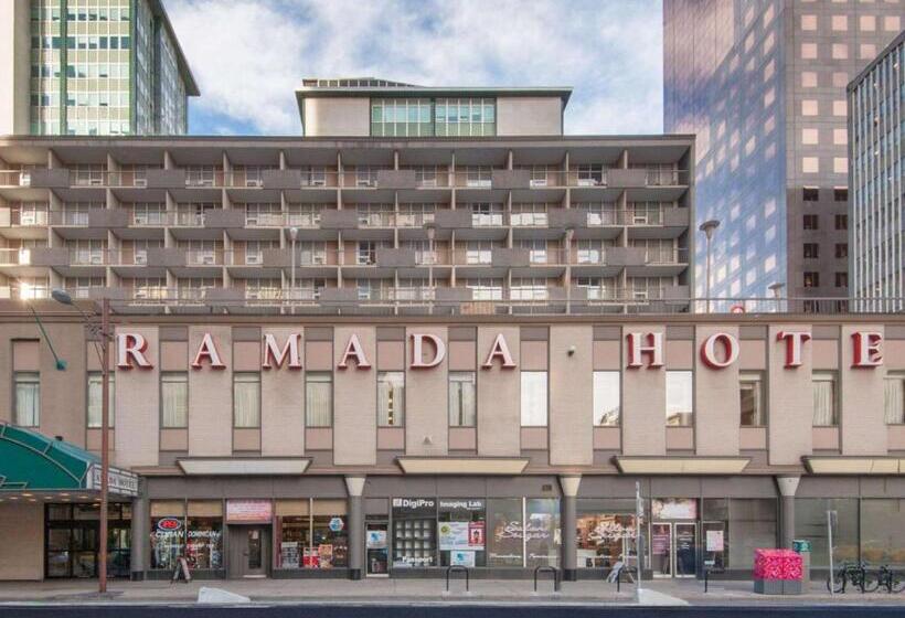 בית מלון כפרי Ramada Plaza By Wyndham Calgary Downtown