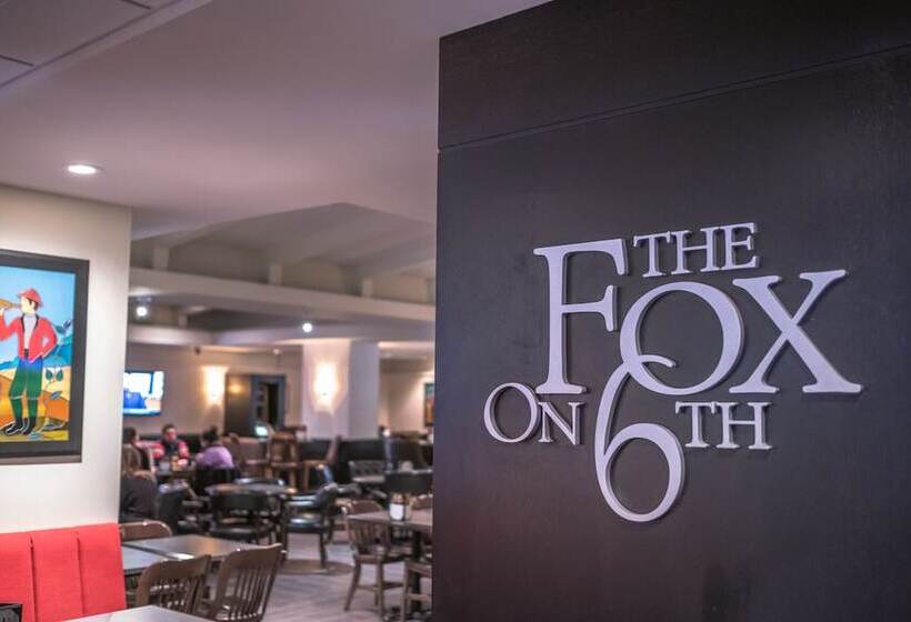 בית מלון כפרי Ramada Plaza By Wyndham Calgary Downtown