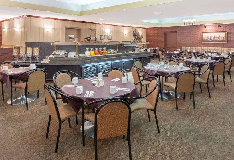 בית מלון כפרי Ramada Plaza By Wyndham Calgary Downtown