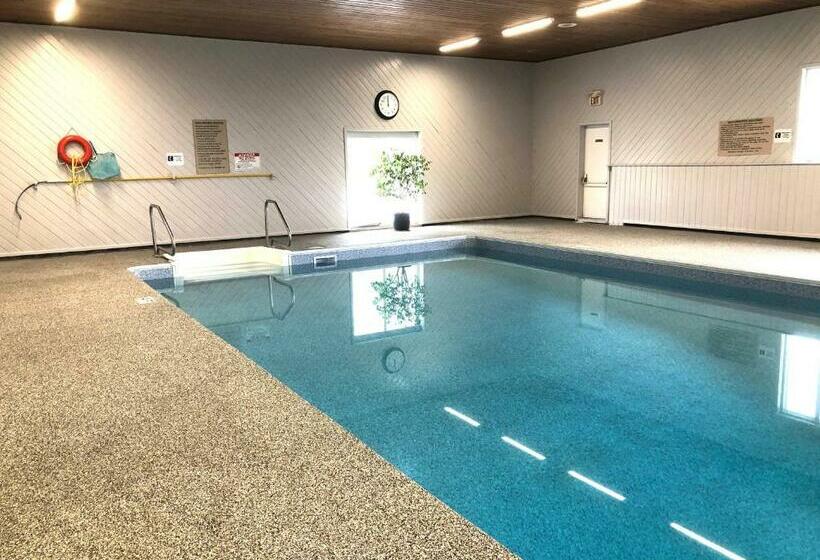 فندق Red Pine Inn & Conference Centre