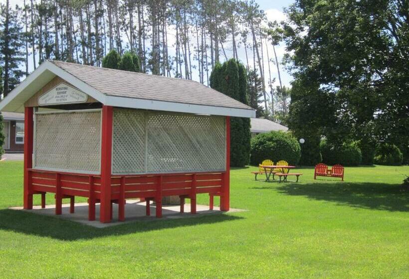 فندق Red Pine Inn & Conference Centre