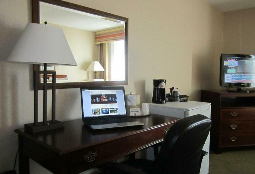 فندق Red Pine Inn & Conference Centre